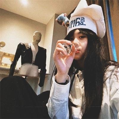心不在焉的服务生海报